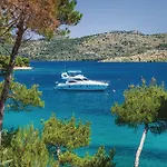 Four-bedroom In Kornati Casa de Férias