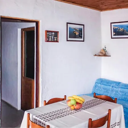 Four-bedroom In Kornati Casa de Férias *