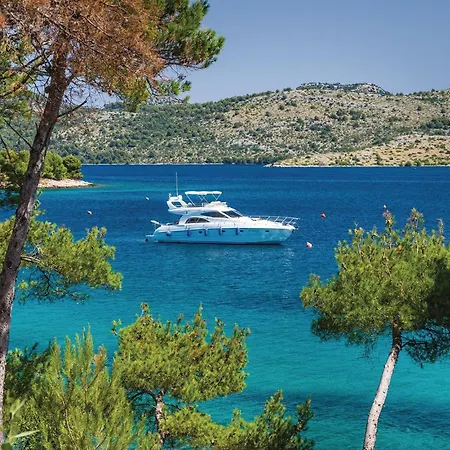 Four-bedroom In Kornati Casa de Férias