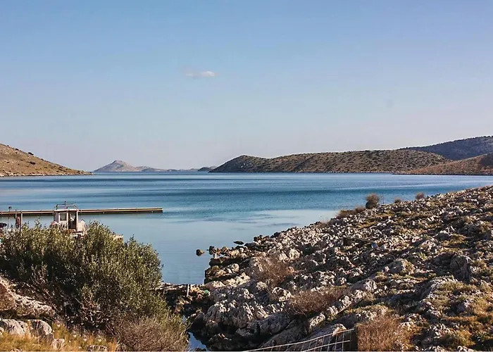 בית נופש Four-bedroom In Kornati