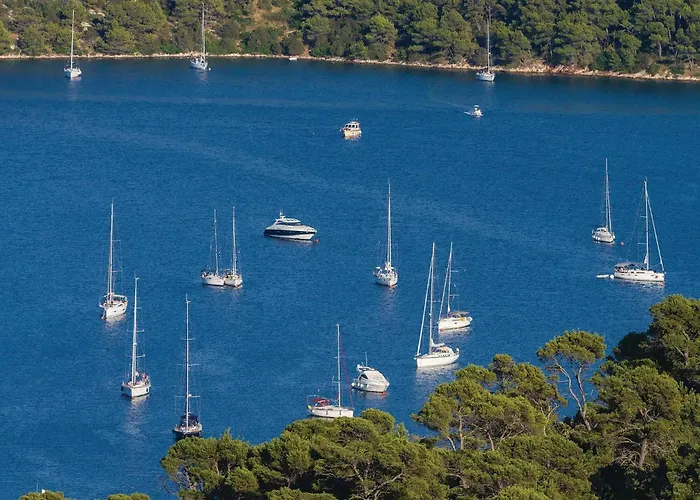 בית נופש Four-bedroom In Kornati